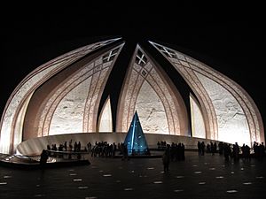 Archivo:Islamabad - Pakistan Monument by Night