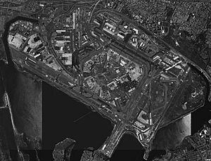 Archivo:JFK Airport - USGS 8 April 1994