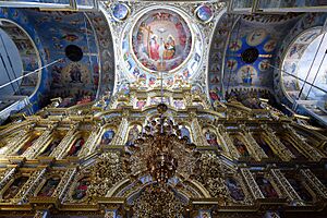 Archivo:Kyiv Pechersk Lavra ceiling detail in 2019