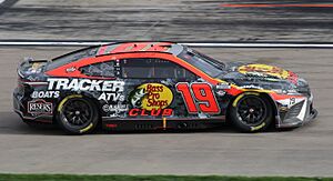Archivo:Martin Truex Jr. 19 Las Vegas 2023