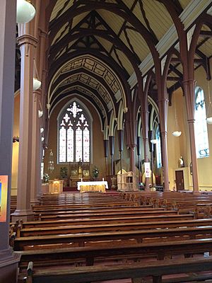 Archivo:Nave of Holy Trinity Church, Cork