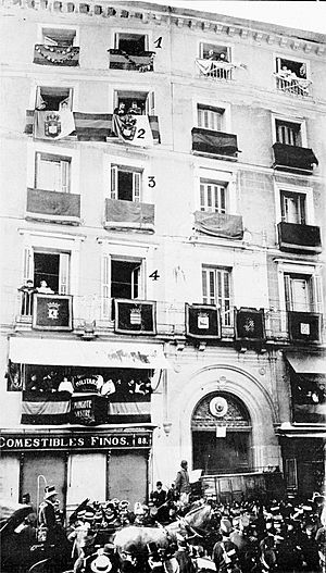 Archivo:No. 88 Calle Mayor, scene of the attempt on the King and Queen of Spain