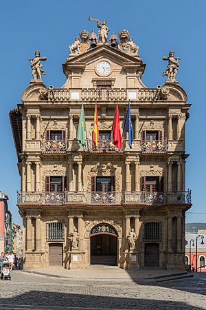 Archivo:Pamplona 2022 - city hall
