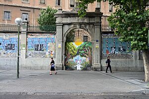 Archivo:Paredes de Tabacalera - I (9410095077)