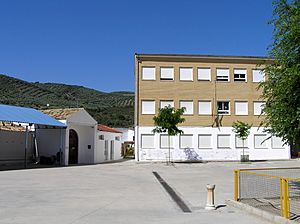 Archivo:Patio escuela San Fernado