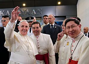 Archivo:Pope Francis Arrival Villamor Airbase 3