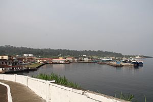 Archivo:Port of Luba, Bioko, 2013