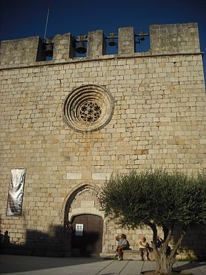 Archivo:Sant Martí d'Empúries. Església. Façana