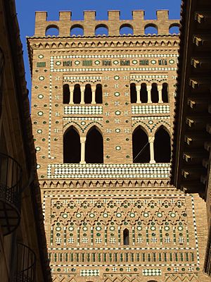 Archivo:Torre de la iglesia del Salvador 1