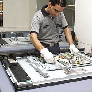 Archivo:Tv Assembly Line 1