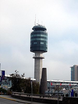 Archivo:Vancouver Airport Tower