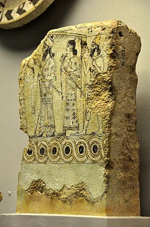 Archivo:A glazed terracotta tile from Nimrud, Iraq, depicting a court scene, currently housed in the British Museum, London