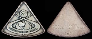 Archivo:Apollo 8 Flown Silver Robbins Medallion (SN-264)