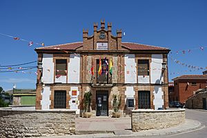 Archivo:Ayuntamiento de Cobos de Cerrato 01