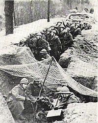 Archivo:Belgian soldiers in a trench, 1940