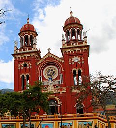 Archivo:Cáqueza - church - exterior