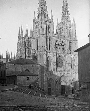 Archivo:Catedral de Burgos (AFCEC MORELLO A 0043) (cropped)