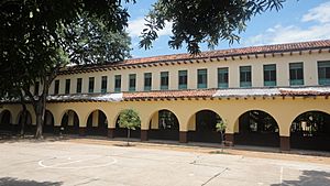 Archivo:Colegio Nacional Loperena