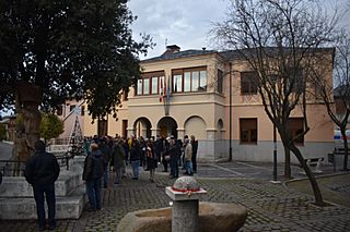 Columbrianos - Praza do Concejo, Sputnik Labrego.jpg