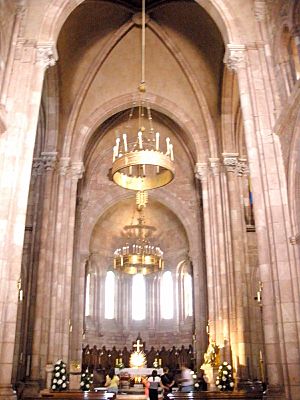 Archivo:Covadonga - Basílica de Santa María la Real 22