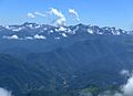 Curavacas a la izquierda y Peña Prieta a la derecha. Abajo, el valle de Liébana. Fotografía tomada desde el macizo oriental de Picos de Europa