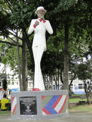 Archivo:Estatua-en-Santiago-de-Cali-de-Piper Pimienta