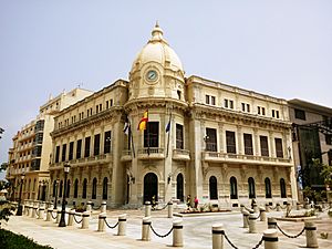 Archivo:Fachada del ayuntamiento (parte antigua)