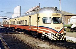 Archivo:Ferrocarriles Argentinos - Coche motor en Cañuelas