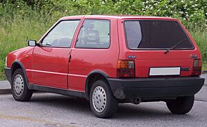 Archivo:Fiat Uno SX red hl