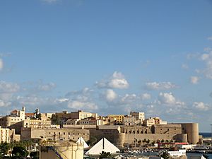 Archivo:Frente de la Marina, Melilla la Vieja