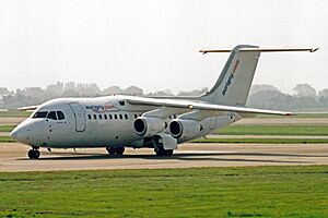 Archivo:G-ZAPO 2 B.Ae 146-200QC Aurigny A-l(Titan Aws) MAN 09AUG03 (10559413336)