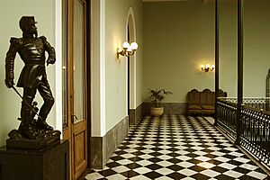 Archivo:Hallway (1557699420)