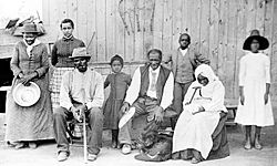 Archivo:Harriet Tubman, with rescued slaves, New York Times