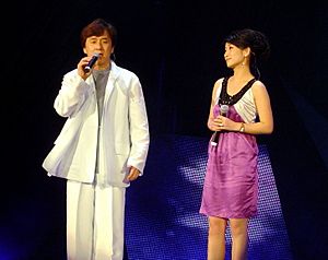 Archivo:Jackie Chan and a female singer 2