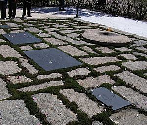 Archivo:Kennedy's grave