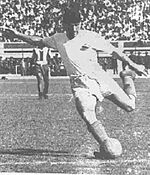 Archivo:Lolo Fernández con camiseta de la U en 1953