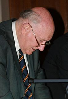 Lord Renfrew is shown the Roman gold coins from near St Albans by Sam Moorhead (8241370038) (Renfrew cropped).jpg
