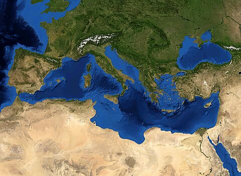 Archivo:Mediterranean Sea 16.61811E 38.99124N