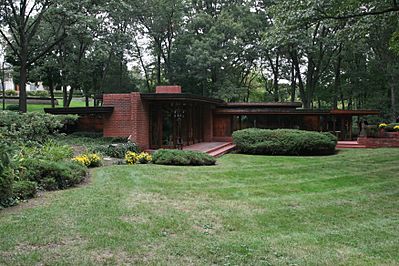 Archivo:Melvyn Maxwell Smith House exterior 1 - FLW, Architect - Bloomfield Hills built in 1946 (291335278)