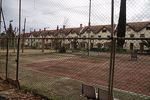 Archivo:Minas de Riotinto 50 pista tenis Bella Vista by-dpc