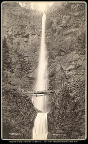 Archivo:Multnomah Falls, Columbia River, Oregon, O.P.N.R.R. C.R. Savage, Photo
