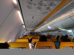 Archivo:Nuevo interior de Ryanair.