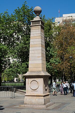 Archivo:Obelisco de la plaza Constitución, Santiago 20200203 01