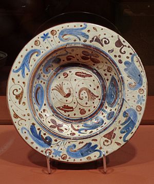 Archivo:Paterna. Museu Municipal de Ceràmica. Plat blau i daurat (segle XV-XVI)