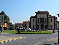 Piazza dei Caduti a Poncarale (BS).jpg