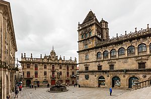 Archivo:Plaza de las Platerías, Santiago de Compostela, España, 2015-09-22, DD 15