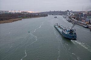 Archivo:Rostov-on-Don, Don River, Russia