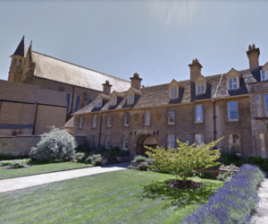 Archivo:Somerville College, Oxford UK - Darbishire quad