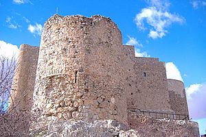 Archivo:Torres del castillo de Consuegra