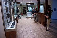 Archivo:Weapons in museum law enforcement explorer tour